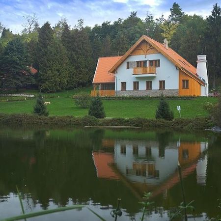 Aliret Vadaszhaz Ságvár Buitenkant foto