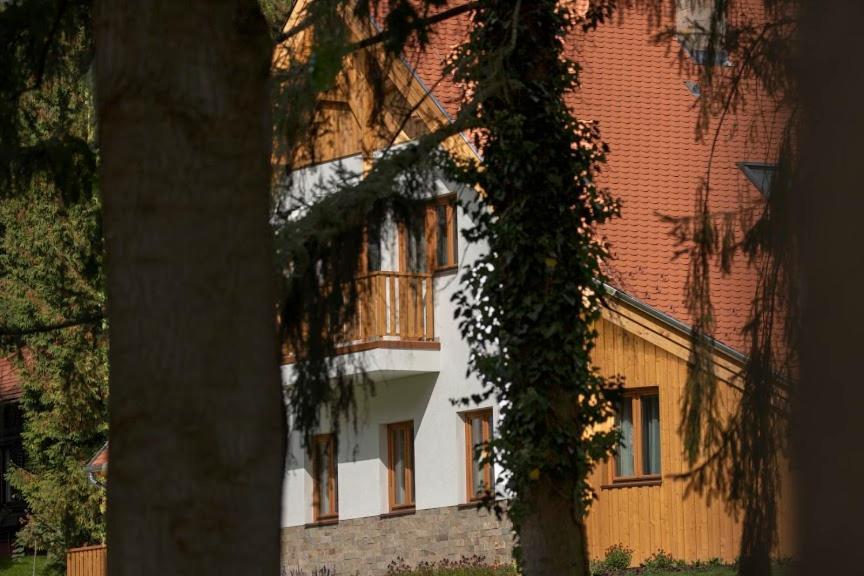 Aliret Vadaszhaz Ságvár Buitenkant foto