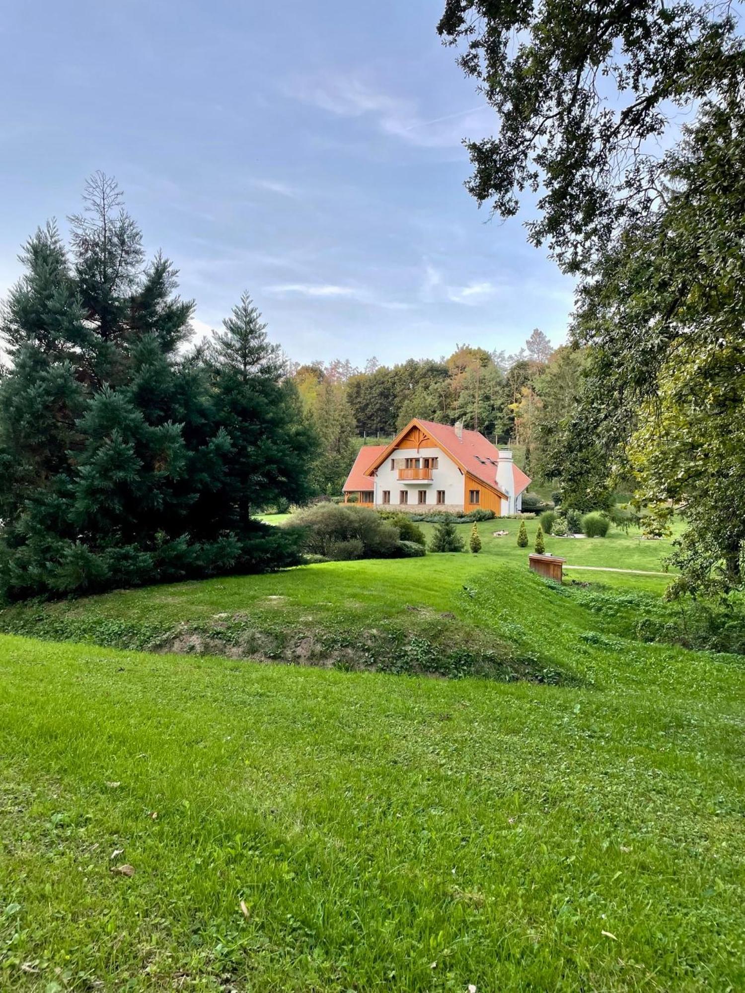 Aliret Vadaszhaz Ságvár Buitenkant foto