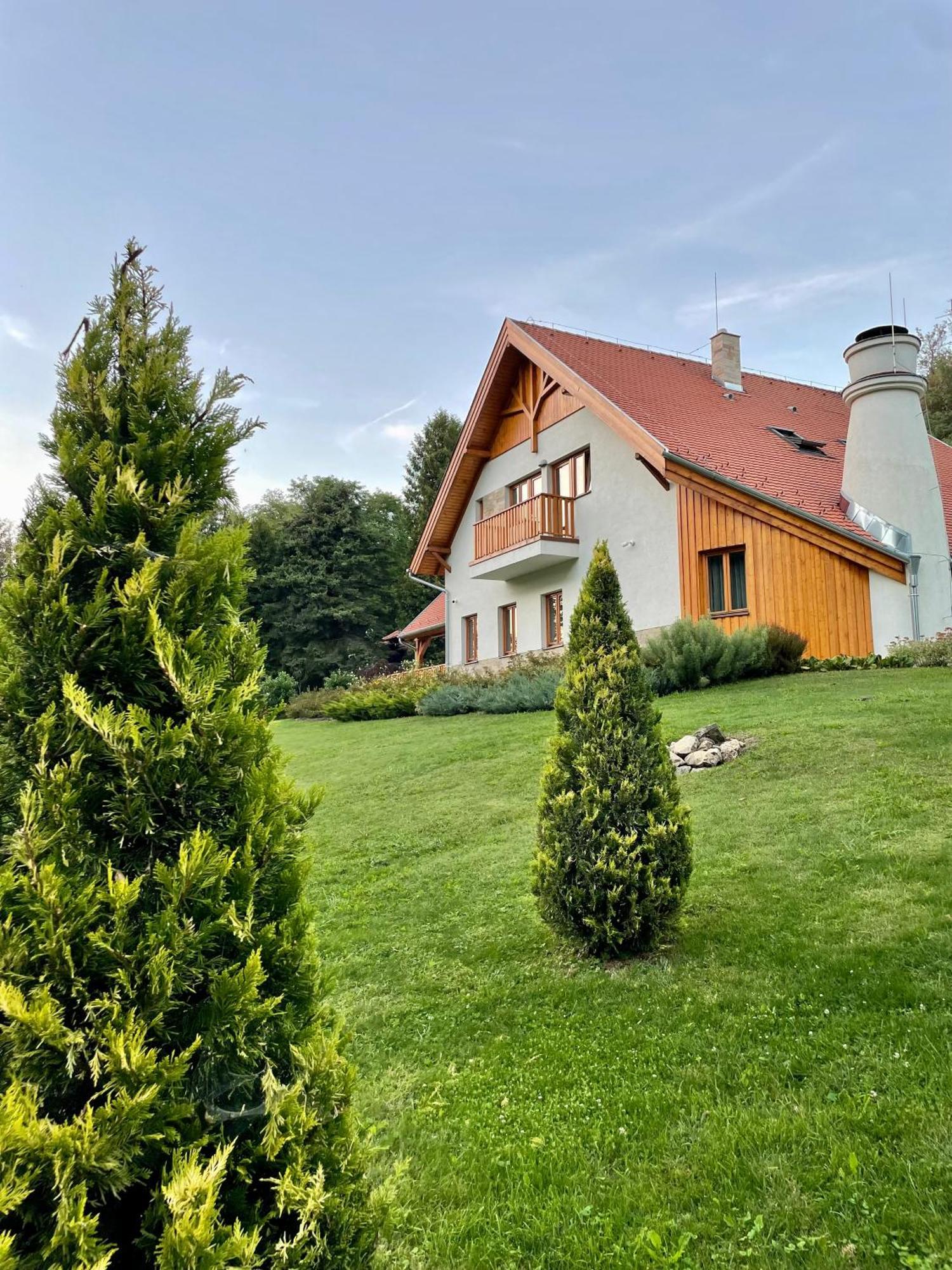 Aliret Vadaszhaz Ságvár Buitenkant foto